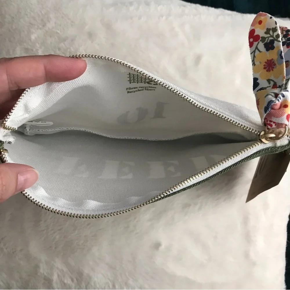 NWT Clarins Feed Bag pouch green white makeup travel purse